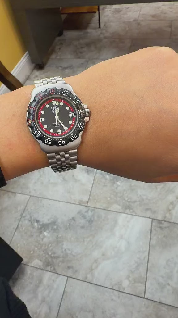 Vintage TAG Heuer Formula 1 Professional 200M Quartz – Black & Red Dial – Stainless Steel