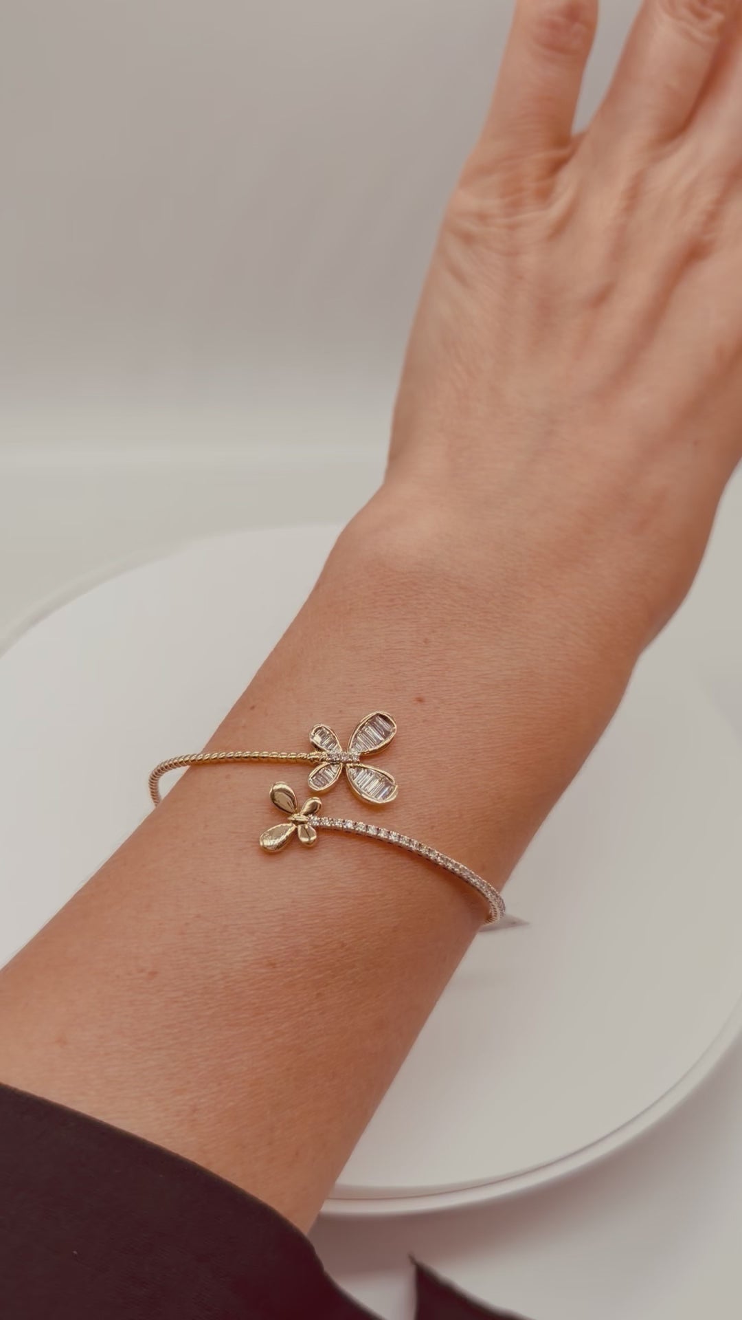 14K Yellow Gold Natural Diamond Flower Open Bangle