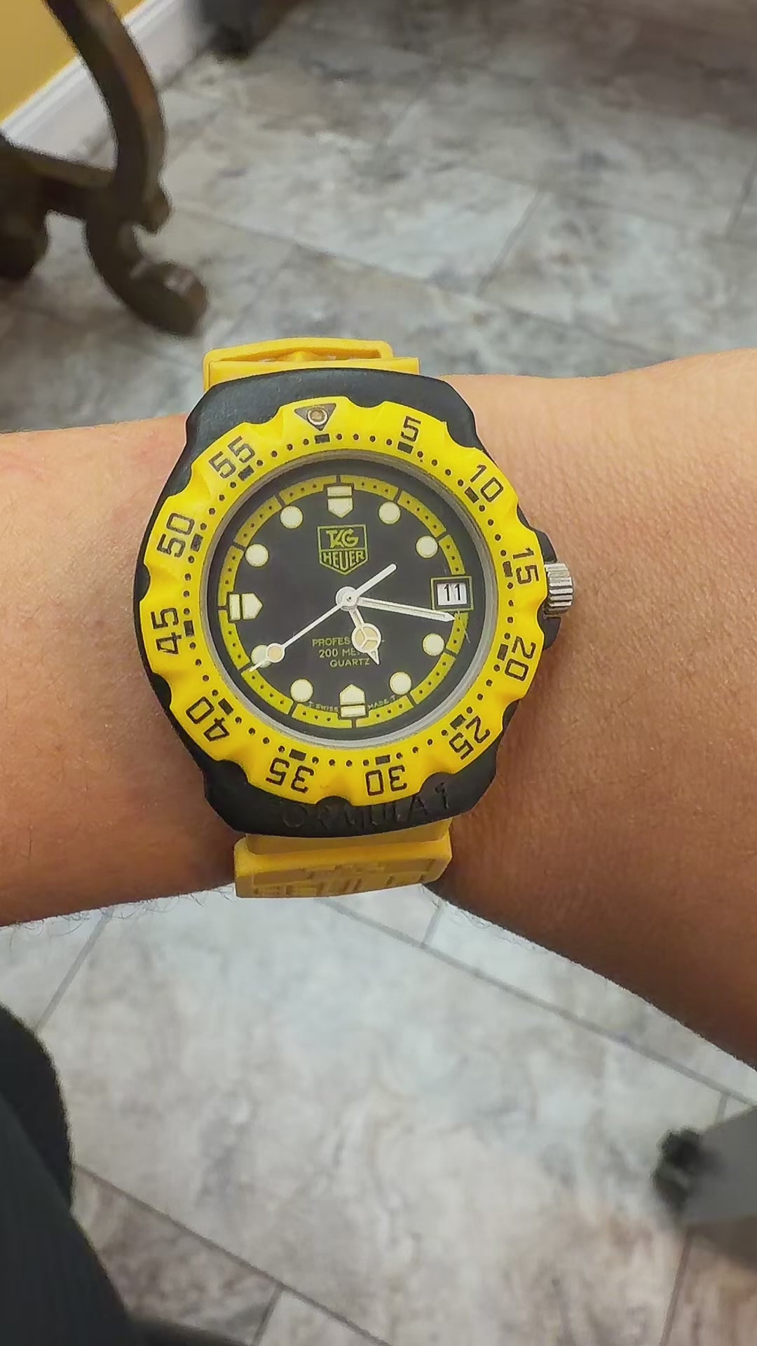 Vintage TAG Heuer Formula 1 Professional 200M Quartz – Yellow – Ref. 380.513/1