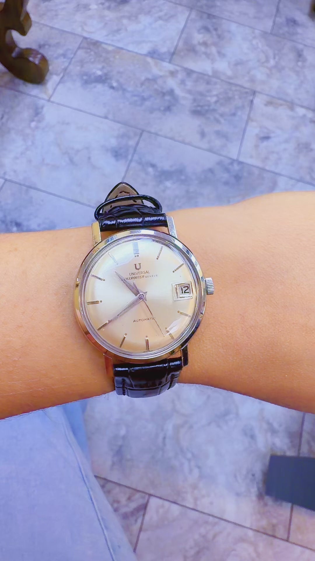 Vintage Universal Genève Polerouter Date Automatic – Gold-Tone – Brown Leather Strap